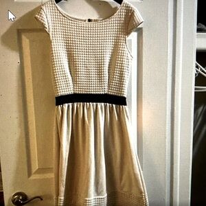 Xhilitation dress with cap sleeve. Cream with black band around waist.